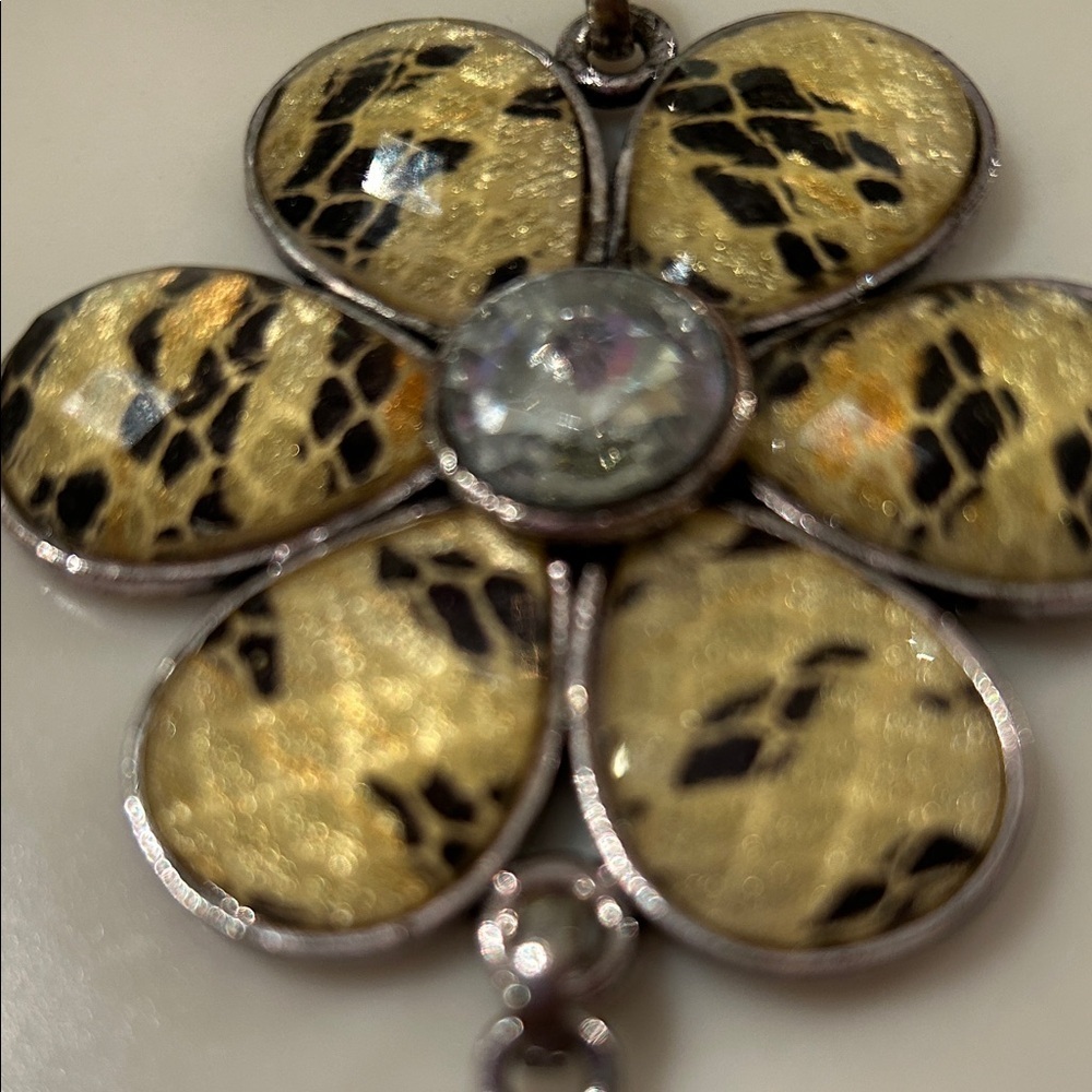 Elegant Gold and Silver Floral Pendant - Picture 2 of 3